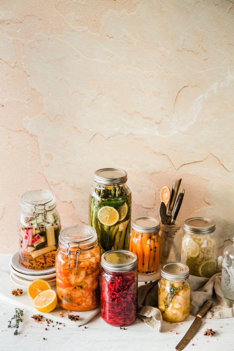 Choucroute maison non pasteurisée : recette en 3 étapes et bienfaits pour le microbiote